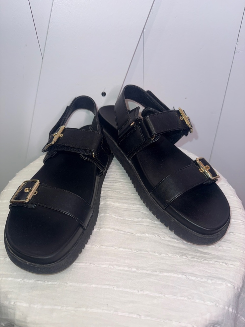 Preloved Women's Black Buckle Platform Sandals